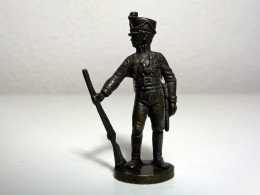 [KNR_0018] KINDER, 1978 - German Soldiers > SOLDIER (40 Mm, Brass) - Metalen Beeldjes