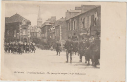 Ille Et Vilaine  : BECHEREL    :  Faubourg  Berthault , Passage  De  Troupes  , Le  47 Em D ' Infanterie - Bécherel