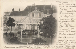 Pithiviers * 1905 * Kiosque De La Musique * Villageois - Pithiviers