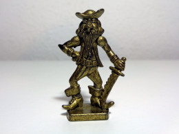 [KNR_0021] KINDER, 1978 - Joyful Pirates > PIRATE / SCAME 4/8 (40 Mm, Brass) - Metal Figurines