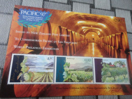 TIMBRES :  NOUVELLE ZELAND - 1997 -bloc114, Exposition Philatélique "Pacific97" - Blocks & Kleinbögen