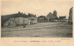 Echilleuses * 1905 Place , Mairie Et église Du Village * Villageois * Eschilleuses - Autres & Non Classés