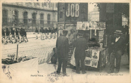 PARIS PARIS VECU  Un Kiosque A Journaux - Konvolute, Lots, Sammlungen