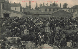 Challans * La Foire Aux Boeufs * Marché Aux Bestiaux * Villageois Coiffe Costume - Challans