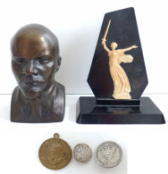 Sowjetunion / Russland Kleines Lot Mit Lenin-Büste, Sieges-Göttin, Stalin-Medaille Und 2 Abzeichen - Andere & Zonder Classificatie