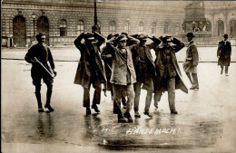 REVOLUTION MÜNCHEN 1918 - Foto-Ak HÄNDE HOCH! I - Guerra