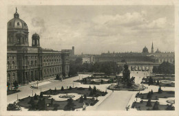 Austria Wien Maria Theresienplatz Mit Naturhisorische Museum Gegen Die Burg - Museos