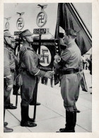 Reichsparteitag WK II Nürnberg (8500) 1938 Hitler Weiht Mit Blutfahne Eine Standarte Der SA I-II (Ecken Bestoßen) - Guerre 1939-45
