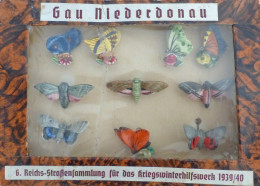 WHW WK II Gau Niederdonau 1939/40 Reichsstraßensammlung 10'er Serie Porzellan Schmetterlinge Montiert Im Schaukarton I-I - Guerre 1939-45