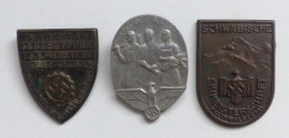 WK II Lot Mit 3 Abzeichen Schwäbische Skimeisterschaft (defekt), Arbeitsbeschaffung 1934 Und Tag Der Arbeit 1935 - Guerre 1939-45