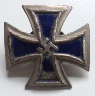 WK II Orden Eisernes Kreuz 1939 1. Klasse. Blau Emailliert, Stark Gewölbt, Mit Schraubschreibe - Guerra 1939-45