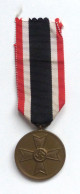 WK II Orden Kriegsverdienst-Medaille 1939 Am Band Ohne Punze - Guerra 1939-45