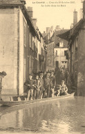 La Charité Sur Loire * La Loire Dans Les Rues * Crue Du 19 Octobre 1907 * Villageois Barque Chien - La Charité Sur Loire