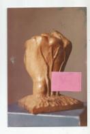 Photographie19   Tulle 1985 Sculpture Sur Bois Le Poing  De Bernard D...exposition Evasions Artistiques Photo 10x15 Cm - Objects