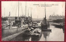 France, CPA - Le Port Militaire - Neuve - (B740) - Cherbourg