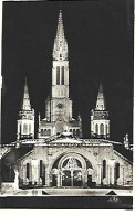 France & Marcofilia, Lourdes, La Basilique Illuminée , Via Ambulancia Beira Alta Portugal 1949 (290) - Kirchen U. Kathedralen