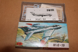 Maquette Avion Mikoyan-Gurevich MiG-19 Au 1/72 - Fabrication KP Tchécoslovaquie - Complet - Vliegtuigen