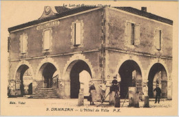 Cpa..47..DAMAZAN..LOT ET GARONNE..L'HOTEL DE VILLE..ANIMEE..PUB PICON... - Damazan