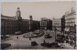 MADRID (Espagne) - Porte Du Soleil Puerta Del Sol / Autobus - Trolleybus - Voiture Ancienne - Madrid