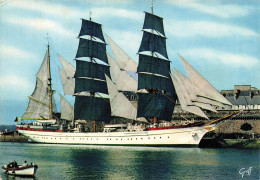 St Malo * Le Voilier école Dans Le Bassin Des Remparts * Bateau Goélette - Saint Malo