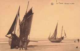 BELGIQUE - La Panne - Barques De Pêche - Carte Postale Ancienne - De Panne