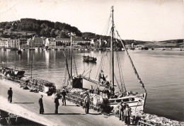 Audierne * Vue Du Port * Bateau De Pêche Pêcheurs - Audierne