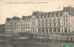 Cabourg * Le Grand Hôtel * La Façade Sur La Mer * Kiosque à Musique - Cabourg