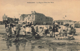 Pornichet * La Plage Et L'hôtel Des Bains * Baigneurs Promeneurs - Pornichet