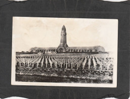 126058        Francia,     Champs  De  Bataille  De  Verdun,  Ossuaire  Et  Cimetiere  De  Douaumont,   NV - Monuments Aux Morts