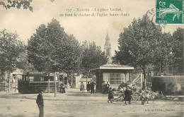 NANTES LA PLACE LECHAT AVEC LE TRAMWAY ET VESPASIENNE  - Nantes