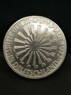 10 DEUTSCHE MARK ARGENT 1972 F STUTTGART JO DE MUNICH EMBLEME  ALLEMAGNE / GERMANY SILVER - 10 Mark