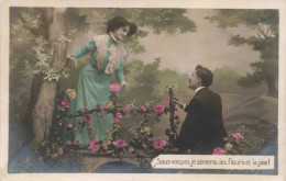 FANTAISIE - Couple - Amour - Costume - Fleurs - Carte Postale Ancienne - Andere & Zonder Classificatie