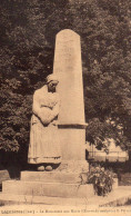 LIGNIERES, LE MONUMENT AUX MORTS REF 13348 VOL - Monuments Aux Morts