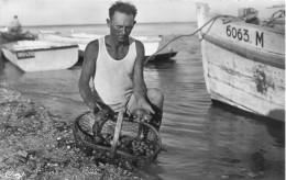 Marennes * Un Pêcheur De Clams * Ostréiculture - Marennes