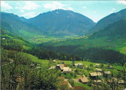 CPM..74..CHEVENOZ..LE CHEF LIEU..AU FOND VACHERESSE ET LA MONTAGNE D'HAUTIGNY - Chevenoz