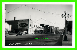 WEYBURN, SASKATCHEWAN - ANIMATE OLD CARS - STAR BAKERY - TRAVEL IN 1952 - REAL PHOTOGRAPH - - Autres & Non Classés