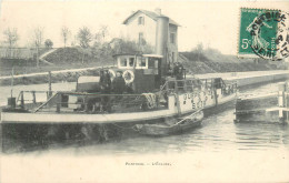 PONTOISE - L'écluse, Un Remorqueur, Guêpe N°32 SGTR. - Schlepper