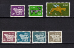 IRLANDE   Timbres Neufs ** De 1977 Et 1981 ( Ref  1370 D) Série Courante - Nuovi