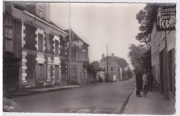 86 - LES TROIS MOUTIERS - LA ROUTE DE LOUDUN - COIFFEUR 1 ER PLAN - Les Trois Moutiers