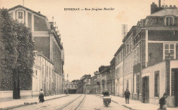 FRANCE - Epernay - Rue Eugène Mercier - Edit JB - Rails - Civils Marchant Dans La Rue - Carte Postale Ancienne - Epernay