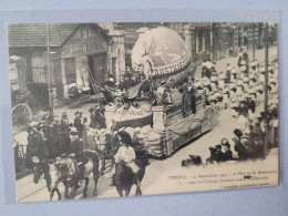 Troyes 1909 , Premiere Fête De La Bonneterie Char De L'inion Commerciale Et Industrielle - Troyes