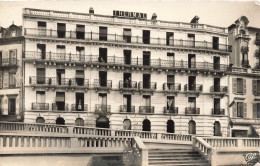 Royat * Façade De L'hôtel Thermal - Royat