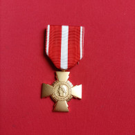 MÉDAILLE / CROIX DE LA VALEUR MILITAIRE - Francia