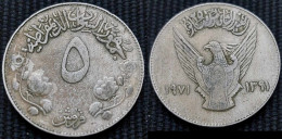 Sudan - 5 Qirsh   -1971 -(2nd Anniversary Of Revolution) -VVVVVVV  RARE - KM 51 - Sudan