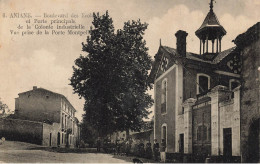 Aniane * Boulevard Des écoles Et Porte Principale De La Colonie Industrielle * Place * Enfants Villageois - Aniane