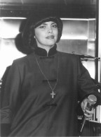 Photographie - Célébrité  - Mireille Mathieu - 29/10/81 - Hermand -  18/24 CM - Noir Et Blanc - Célébrités