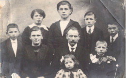 Photographie - Lilles - Pas De Calais - Année 1915 - Photo De Famille - Dim: 12,5/20 Cm - Personnes Anonymes
