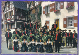 Carte Postale 67. Dambach-la-Ville  Groupe Folklorique Très Beau Plan - Dambach-la-ville