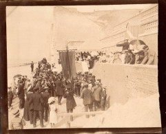 Mesnil Val - 2 Photos Anciennes Albuminées - Inauguration Du Casino Sur La Plage ? - Fête - Format 9x11 Cm - Mesnil-Val