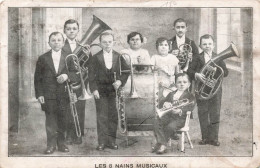 CELEBRITES - Musiciens - Les 8 Nains Musicaux - Instruments De Musique - Orchestre - Carte Postale Ancienne - Cantantes Y Músicos